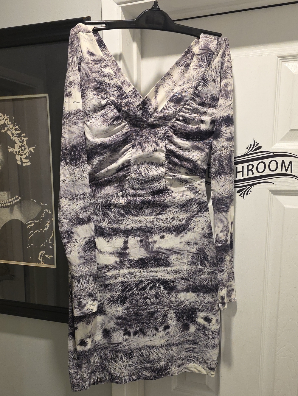 Long Sleeve V-Neck Printed Bodycon Dress - Black & White